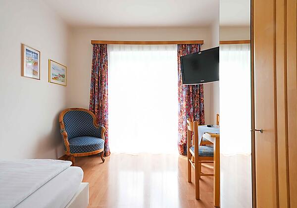 Einzelzimmer mit Südbalkon