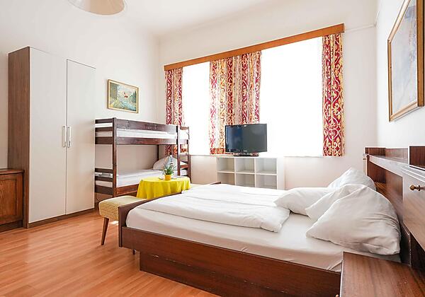 Mehrbettzimmer mit Ost- Balkon