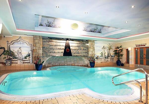 Pool & Wellnessbereich mit Erlebnisbad