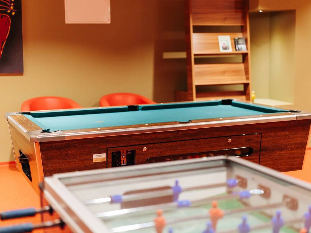 tischfussball-billardjpg.jpg