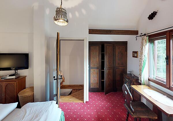 Lärchen-Troadkastn - großes Schlafzimmer 2018