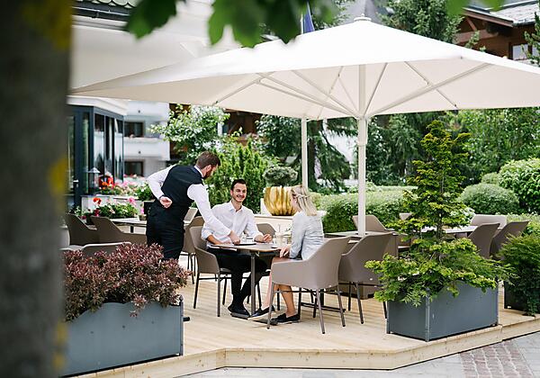 Trofana Hotelbar Terrasse