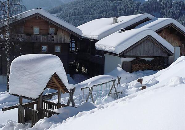 Spielplatz im Winter