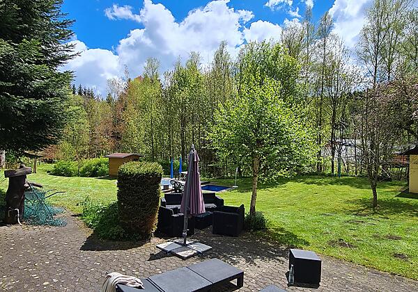 Garten mit Liegemöglichkeiten