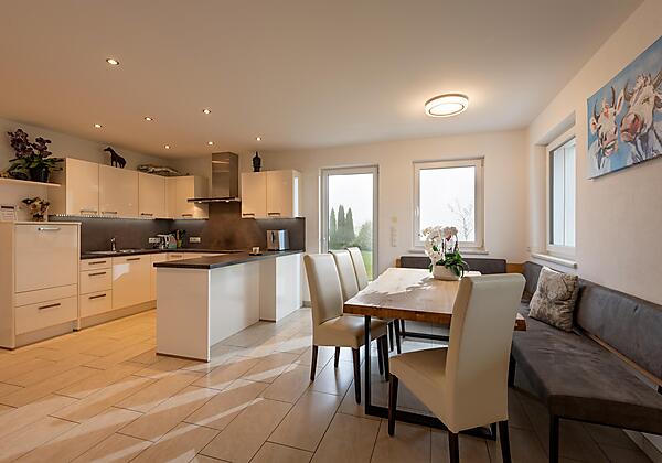 Villa_Werlberger_Hinterthiersee_19a_Wohnraum_Kuech