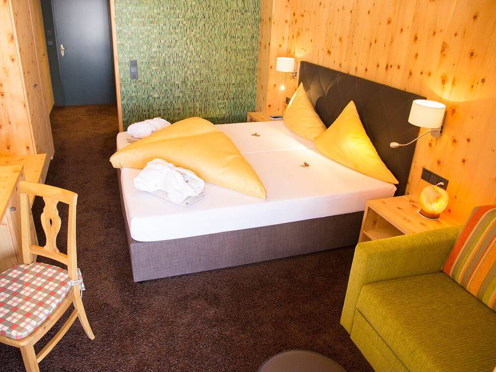 Warmes Ambiente in der Suite im Wohlfühlhotel Hubertushof in Stuben am Arlberg