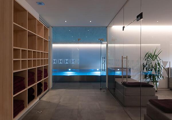 Wellness-Blick-ins-Schwimmbad