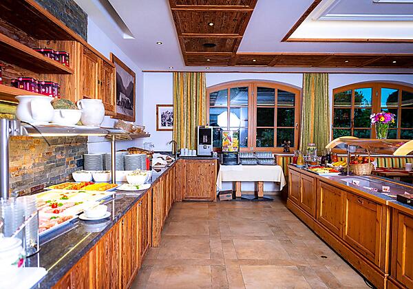 Frühstücksbuffet im Marzoner Stüberl