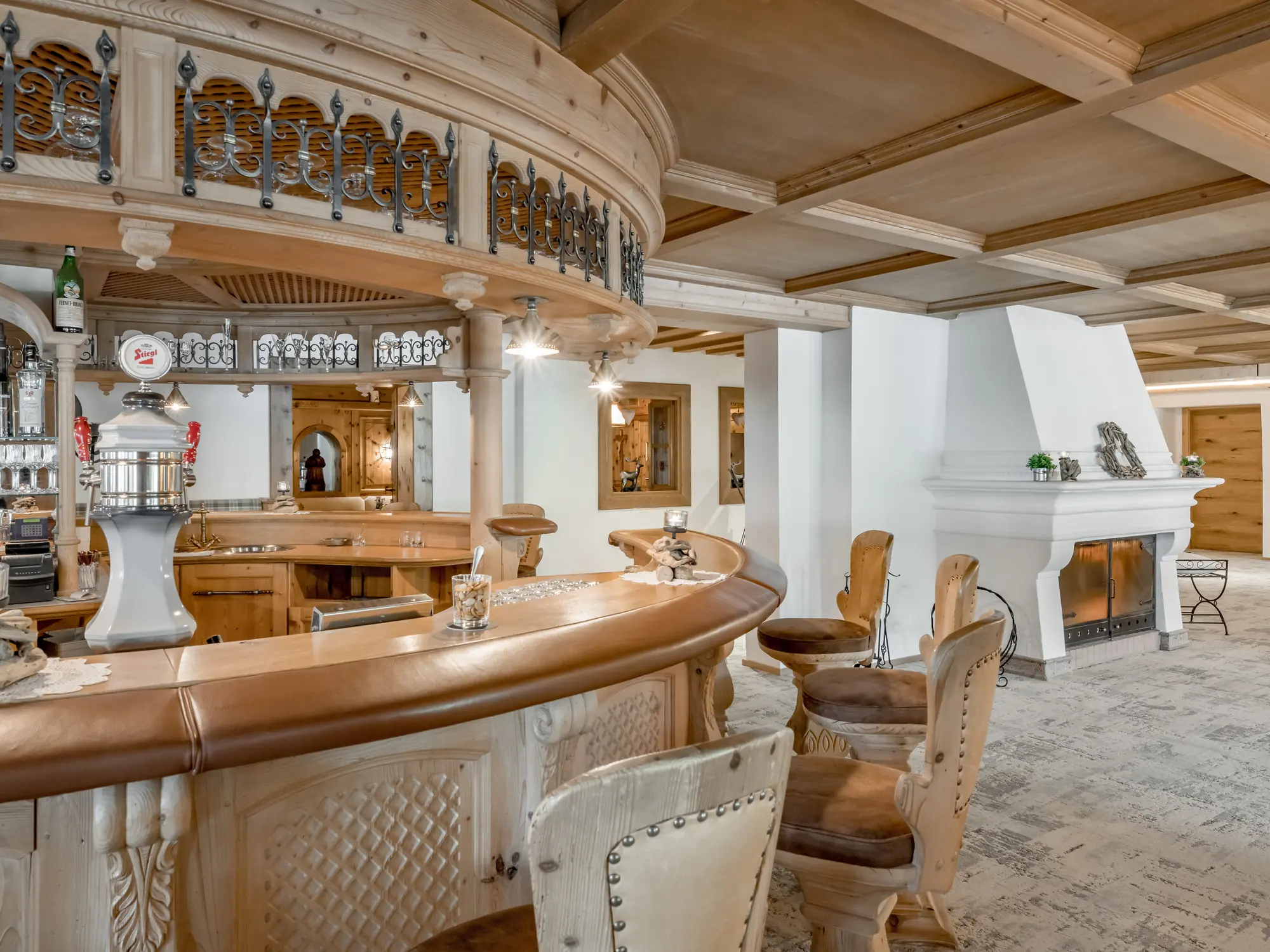 Wellness- & Sporthotel Alpenhof in Ehrwald: Bar