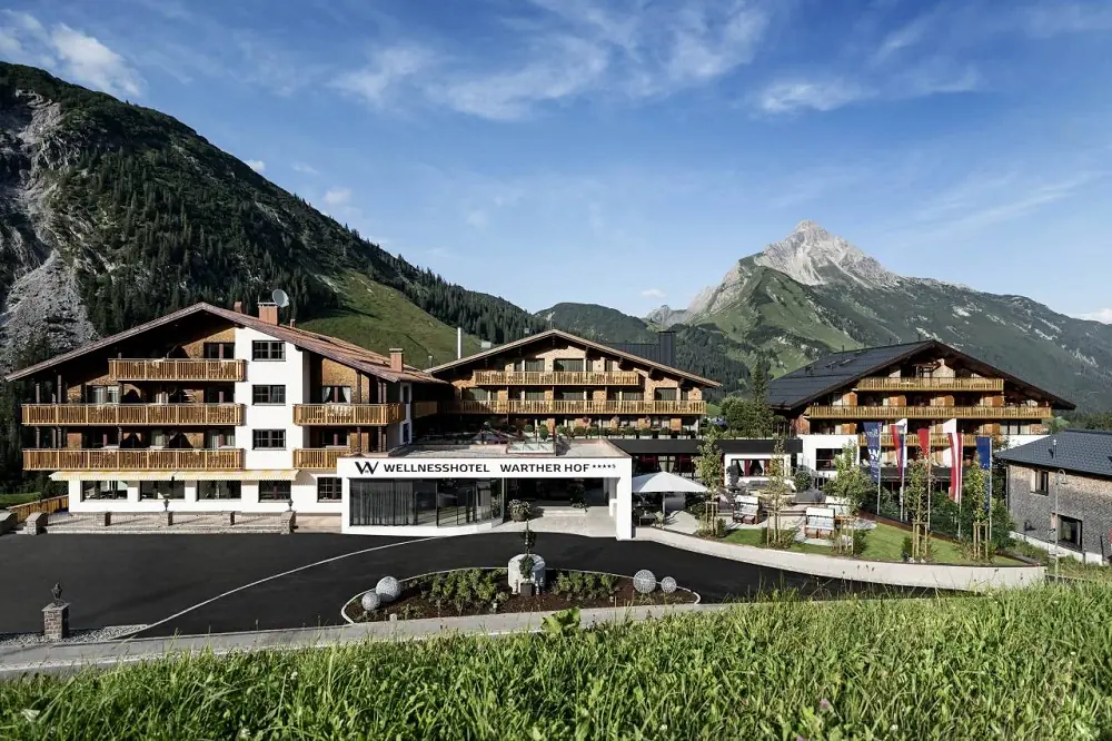 Aussenansicht vom Warther Hof im Sommer