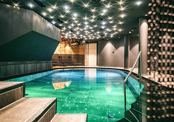 Schwimmbad im Warther Hof