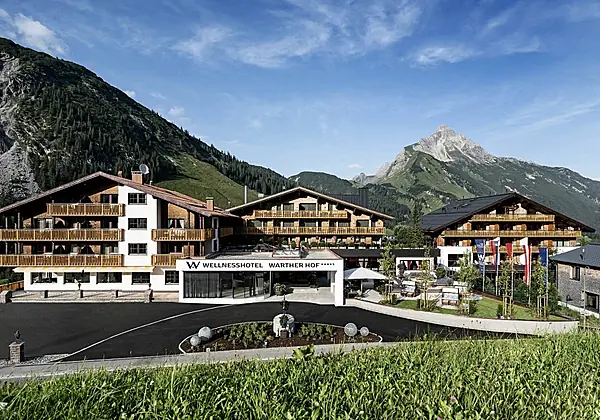 Aussenansicht vom Warther Hof im Sommer
