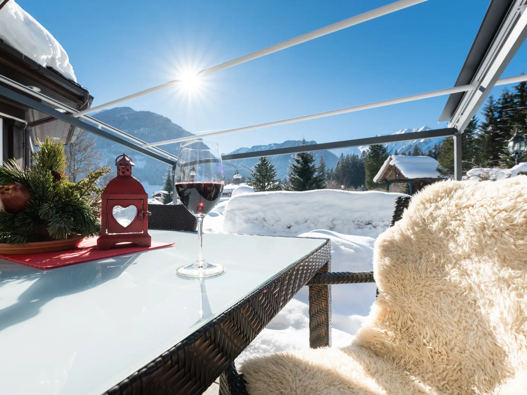 Wintersonne auf der Terrasse genießen