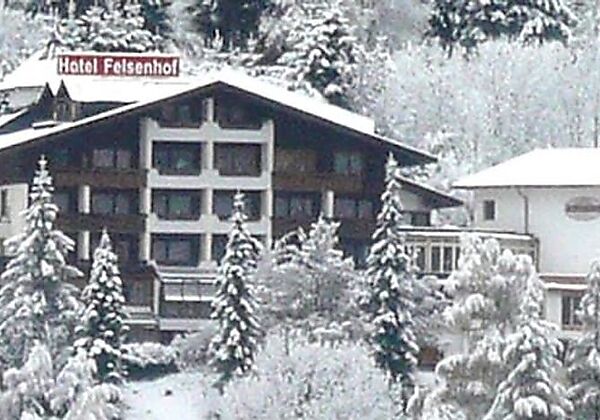 Wellnessbereich, Hallenbad