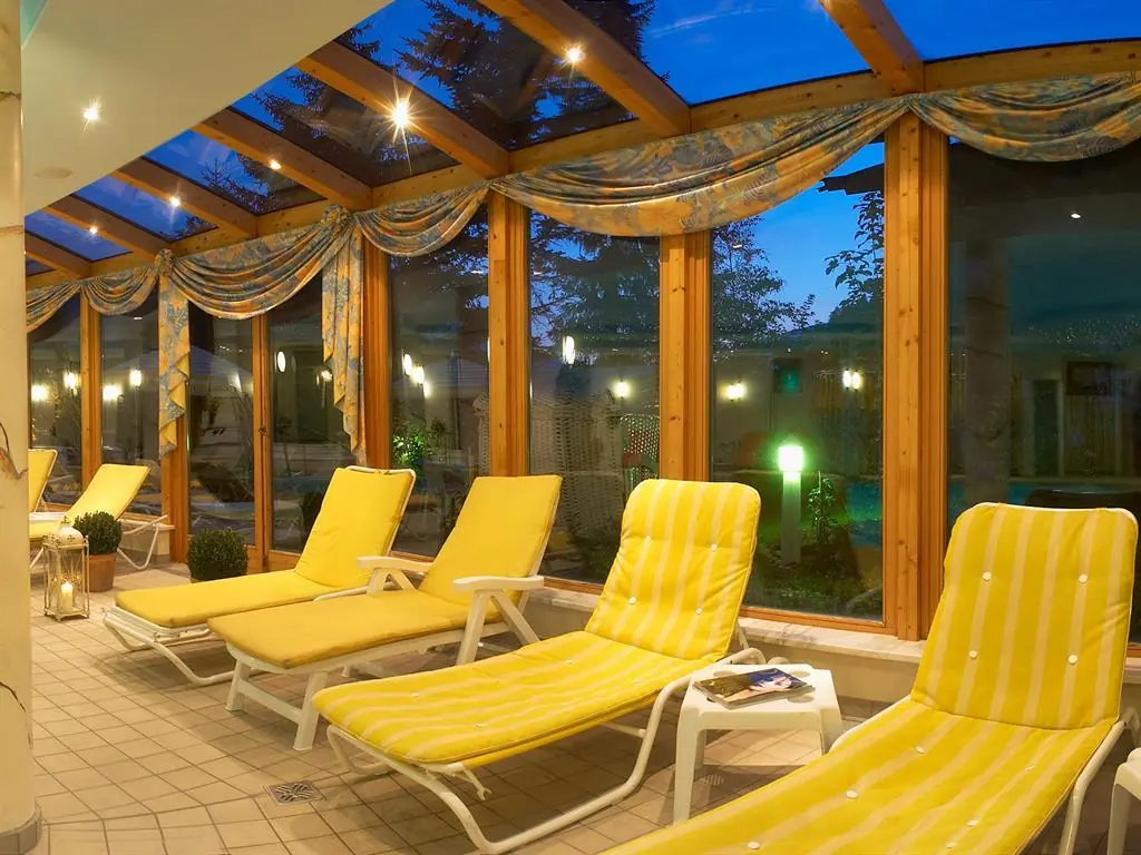 Wellnessbereich, Hallenbad