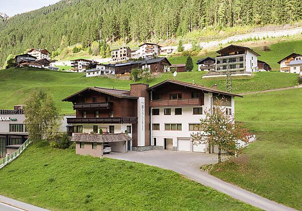 Haus_Zangerle_Appartements_Aussenaufnahme_004