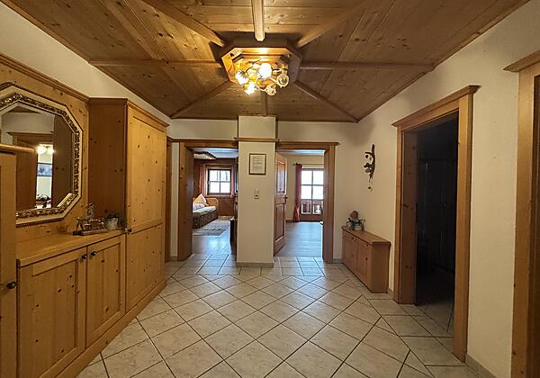 Flur zu Zimmer und Küche