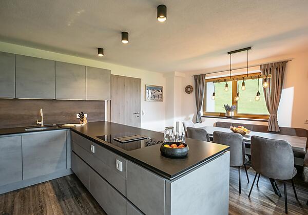 Küche und Wohnbereich Bergzeit Suite