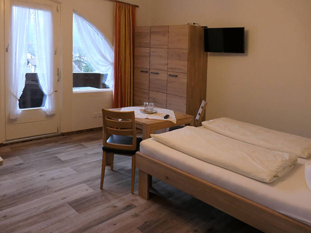 gaestehaus-maria-anna_zimmer2ajpg.jpg
