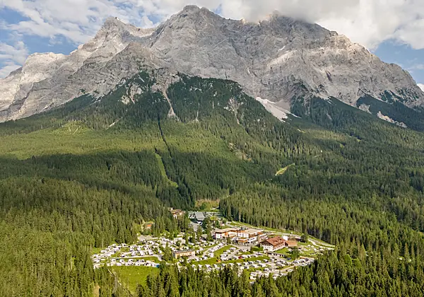 Idyllische Lage am Fuße der Zugspitz