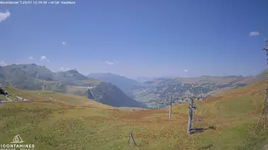 Blick auf den Col Sessellift und Skipiste