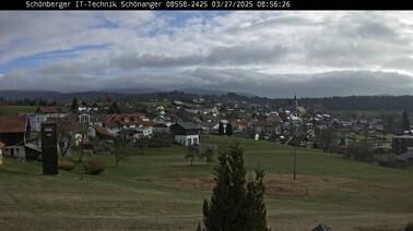 Blick auf das Dorf und die Lifttrasse