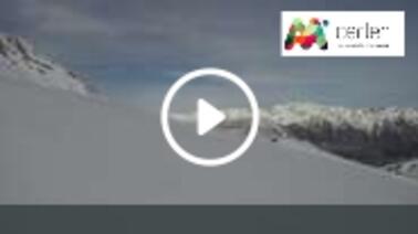 Blick auf den Sessellift und den Skihang (2.350 m)