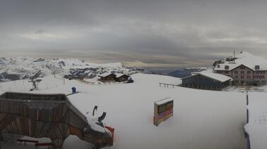 Rundumblick auf das Berghaus Männlichen in Grindelwald-Wengen (2.343 m)
