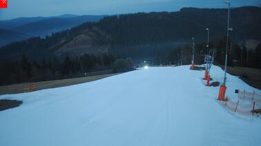 Blick Richtung Tal entlang der Piste