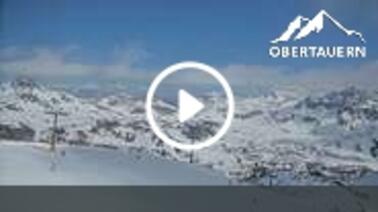 Blick auf das Skigebiet (2.180 m)