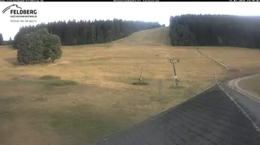 Blick auf die Piste und den Lift Schwarzenbach