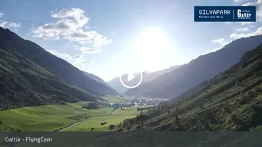 Blick auf die umliegenden Berge (1.940 m)