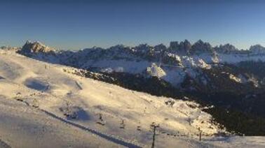 Rundumblick auf Bergstation, Pfannspitzhütte, Rossalm, Berghotel Schlemmer, Pension Geisler, La Finestra und Plosehütte (2.450 m)