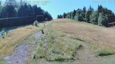 Blick auf den Lift und die Piste der Schmallenberger Höhe