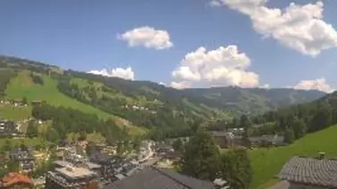 Ausblick auf Hinterglemm und die Pisten des Skicircus (1.065m)