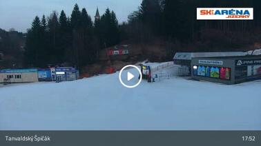 Blick Richtung Tal und auf den Ort (850 m)