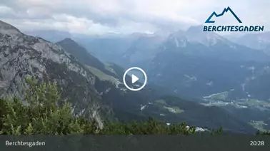 Blick auf die Bergstation und den Ort Berchtesgaden (1.834 m)