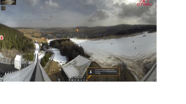 Blick auf den Skihang Oberwiesenthal und die Skisprungschanze