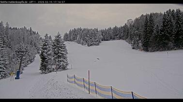 Blick auf den Lift 1 und die Piste