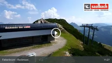 Blick von der Reckmoos-Bergstation auf die umliegenden Berge (1.850 m)