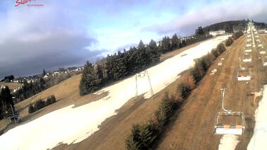 Stütze 5 der Osthang-Sesselbahn mit Blick auf die Piste