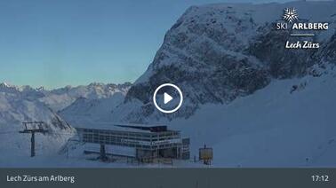 Blick auf die Bergstation (2.210 m)