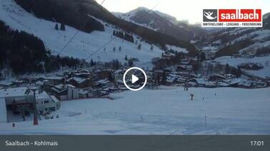 Blick auf die Kohlmaisbahn und Saalbach (1.040 m)
