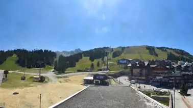 Blick auf die Talstation La Croisette und Pisten (1.850 m)