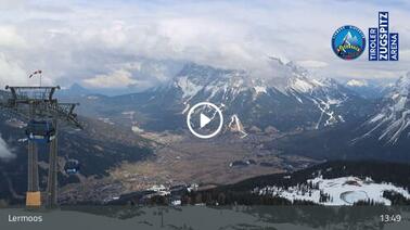 Blick auf den Grubigstein, die Bergstation und ins Tal (2.015 m)