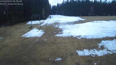 Blick auf Lift und Piste