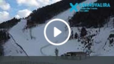 Blick auf Lifte und Pisten (2.250 m)