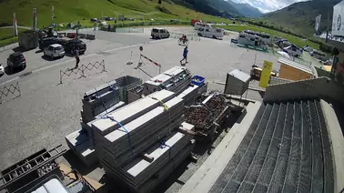 Blick auf den Parkplatz und Eingang Gondelbahn Richtung 