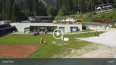 Blick auf die Talstation des Svaty Petr-Lifts (755 m)