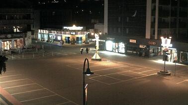 Blick auf den Bahnhofsplatz von Zermatt